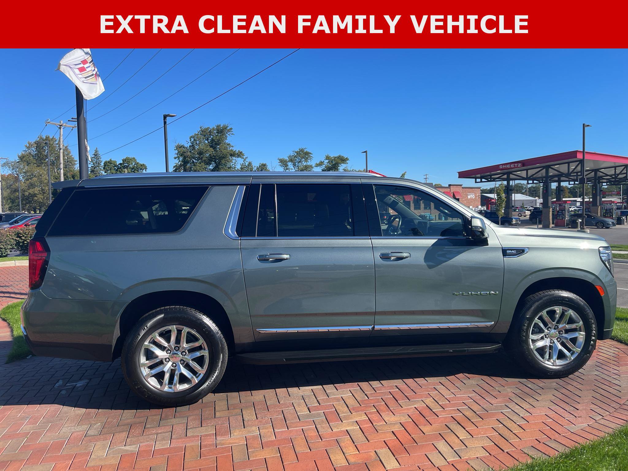 Used 2023 GMC Yukon XL SLT w/ SLT Luxury Package AWD/4WD image 8