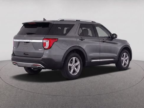 Used 2016 Ford Explorer XLT w/ Equipment Group 202A AWD/4WD image 5