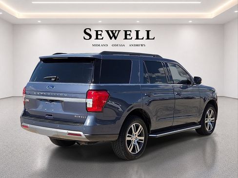 Used 2023 Ford Expedition XLT RWD image 4