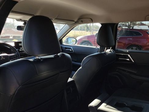 Used 2024 Mitsubishi Outlander SE image 30