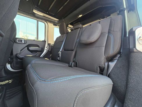 Used 2023 Jeep Wrangler Unlimited Rubicon 4xe w/ Cold Weather Group AWD/4WD image 17