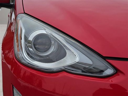 Used 2015 Toyota Prius C Four image 12