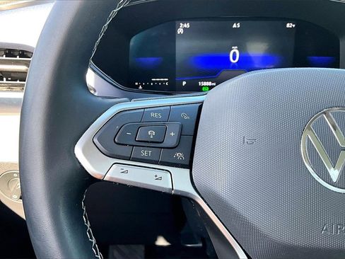 Certified 2022 Volkswagen Taos SE w/ Panoramic Sunroof Package image 23