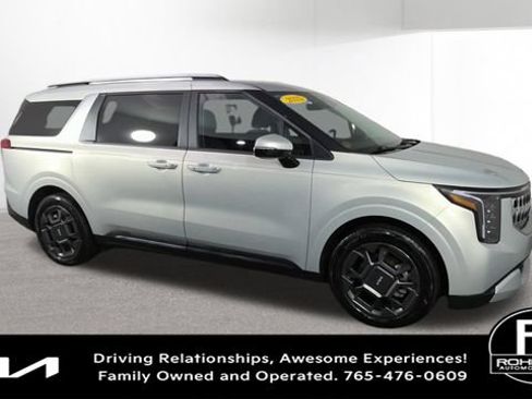 Used 2025 Kia Carnival EX FWD image 2