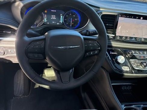 Used 2024 Chrysler Pacifica Limited w/ S Appearance Package image 15