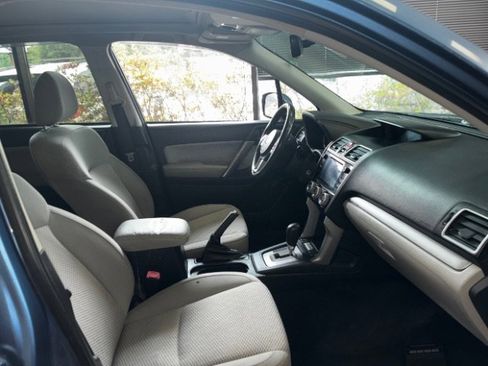 Used 2017 Subaru Forester 2.5i Premium w/ All-Weather Package AWD/4WD image 20