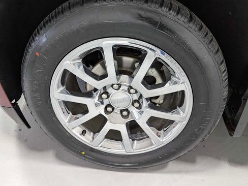 Certified 2017 GMC Yukon Denali image 4