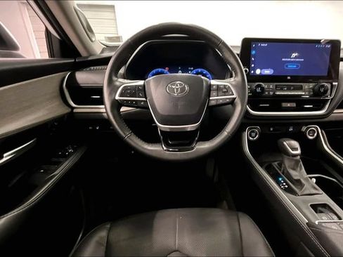 Used 2024 Toyota Grand Highlander AWD image 6