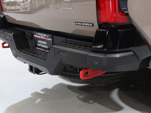 Used 2025 Toyota Tacoma Limited AWD/4WD image 19