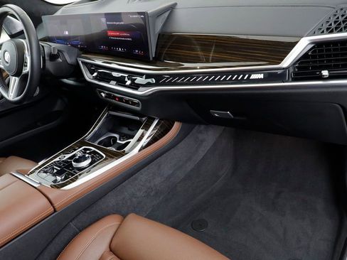 Used 2025 BMW X7 M60i image 21