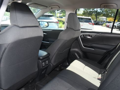 Used 2022 Toyota RAV4 XLE FWD image 15