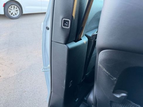 Used 2025 Chrysler Pacifica Select image 24