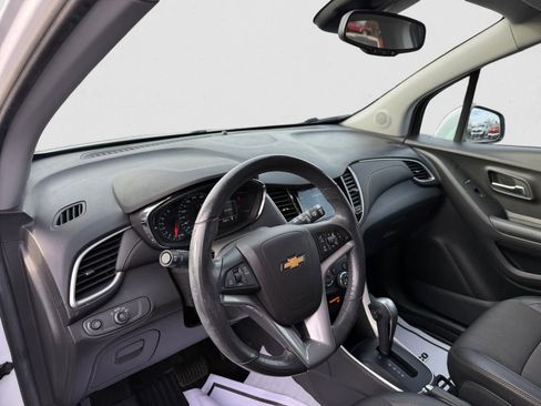 Used 2022 Chevrolet Trax LT w/ Driver Confidence Package image 12