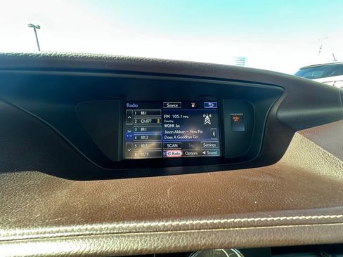 Used 2016 Lexus ES 350 w/ Luxury Package w/Wood Trim FWD image 16