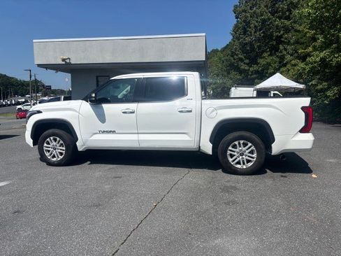 Used 2022 Toyota Tundra SR5 w/ SR5 Premium Package AWD/4WD image 4