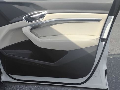 Certified 2024 Audi Q8 e-tron Premium image 26