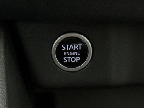 Used 2023 Nissan Rogue S image 18