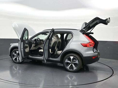 New 2026 Volvo XC40 B5 Plus w/ Protection Package Premier AWD/4WD image 32