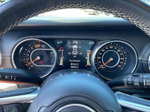 Used 2018 Jeep Wrangler Unlimited Sahara AWD/4WD image 20