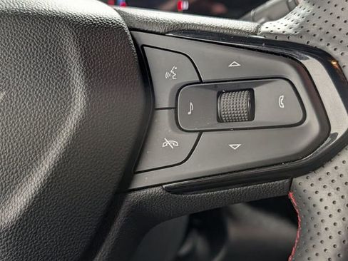 Used 2025 Chevrolet Trax RS image 21