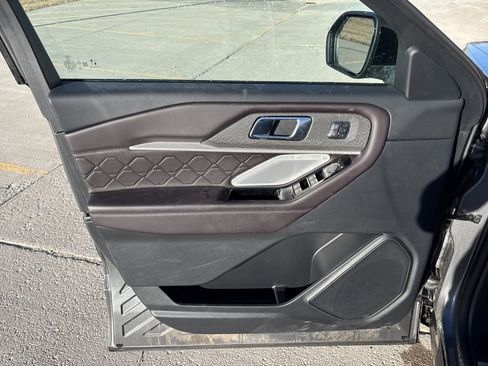 Used 2025 Ford Explorer Platinum w/ LUX Leather Package image 12