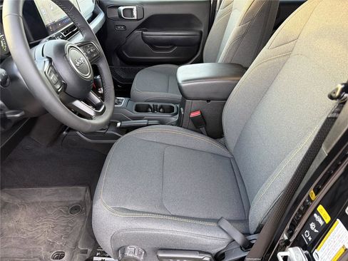 Used 2025 Jeep Wrangler Willys image 10