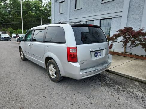 Used 2009 Dodge Grand Caravan SXT FWD image 3