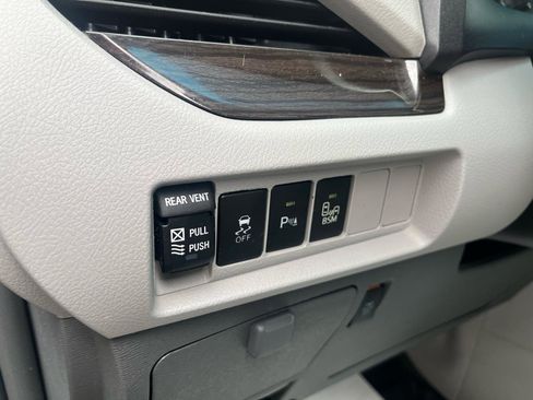 Used 2017 Toyota Sienna XLE w/ XLE Navigation Package FWD image 24
