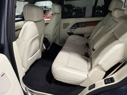 Used 2025 Land Rover Range Rover Long Wheelbase SE AWD/4WD image 47