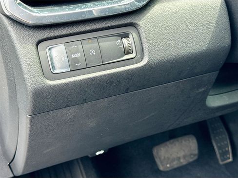 Used 2025 GMC Acadia Elevation image 4