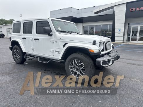 Used 2024 Jeep Wrangler Unlimited Sahara w/ Technology Group AWD/4WD image 1