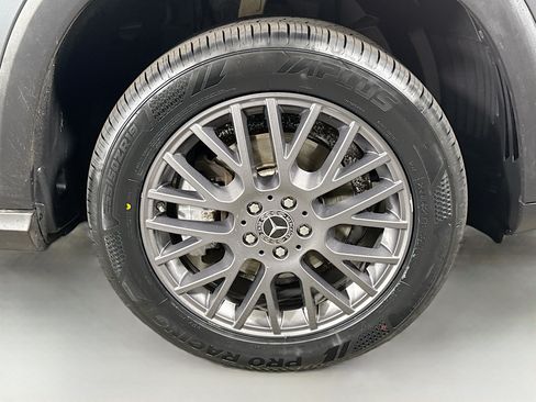 Used 2023 Mercedes-Benz GLE 350 4MATIC w/ Premium Package image 32