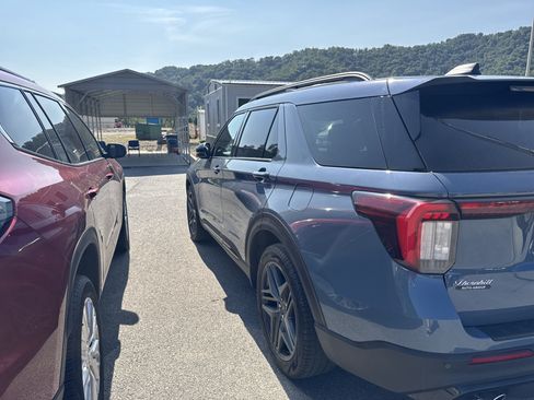 Used 2025 Ford Explorer ST w/ Sun And Sound Package AWD/4WD image 11