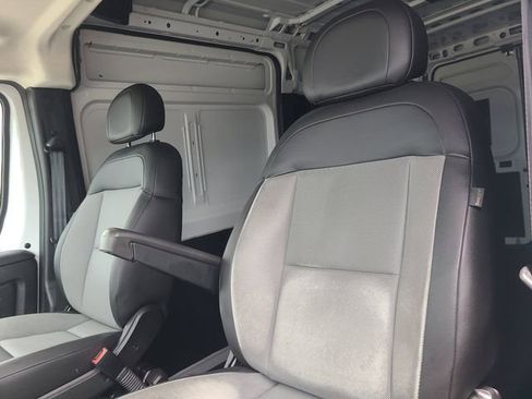 Used 2025 RAM ProMaster 3500 w/ Convenience Group image 12