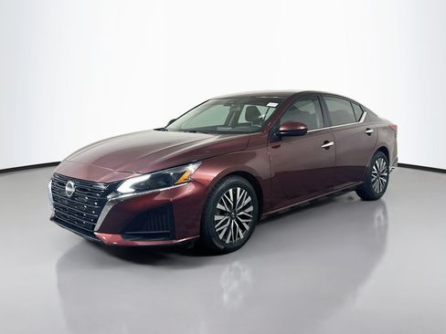 Used 2023 Nissan Altima 2.5 SV FWD image 4