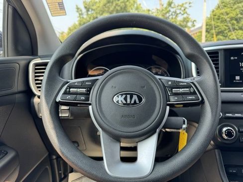 Used 2022 Kia Sportage LX image 17