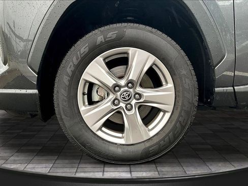 Used 2024 Toyota RAV4 XLE FWD image 32