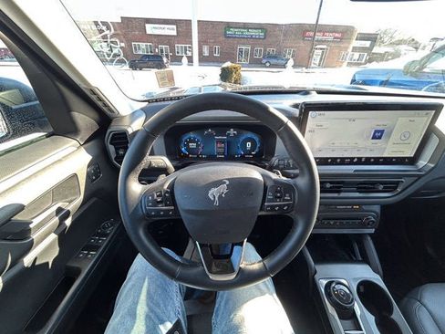 Used 2025 Ford Bronco Sport Badlands image 15