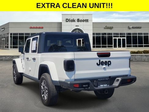 Used 2023 Jeep Gladiator Sport AWD/4WD image 3