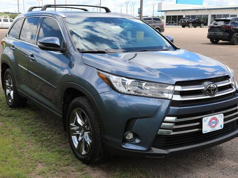Used 2019 Toyota Highlander Limited Platinum w/ Carpet Mat Package (TMS) AWD/4WD image 19