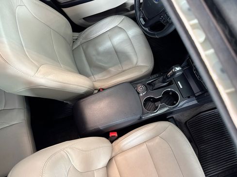 Used 2018 Ford Explorer XLT w/ Equipment Group 202A image 27