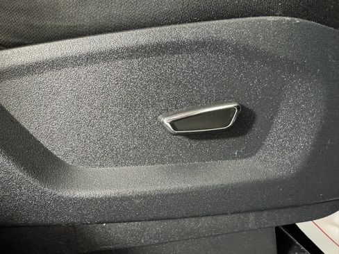 Used 2018 Ford Explorer XLT AWD/4WD image 34