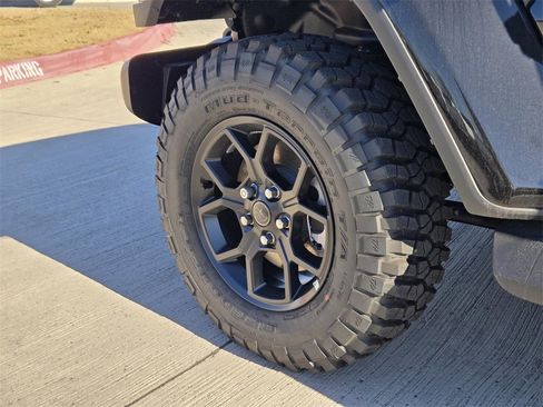 New 2025 Jeep Gladiator Sport image 8