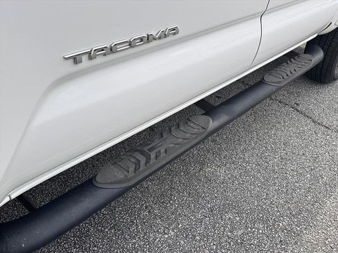 Used 2022 Toyota Tacoma SR5 image 9