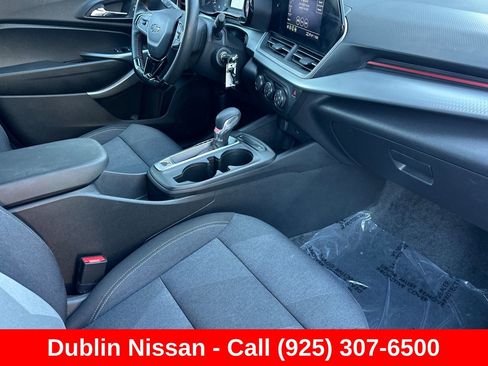 Used 2025 Chevrolet Trax RS FWD image 20