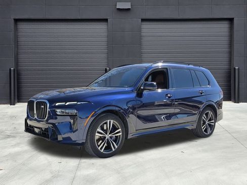 Used 2023 BMW X7 M60i image 1