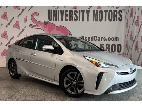 Used 2019 Toyota Prius XLE image 2