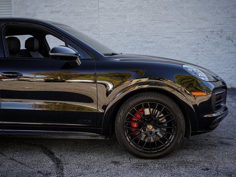 Used 2022 Porsche Cayenne GTS w/ Premium Package Plus image 16