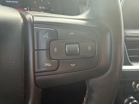 Used 2024 GMC Yukon XL AT4 w/ Technology Package AWD/4WD image 27