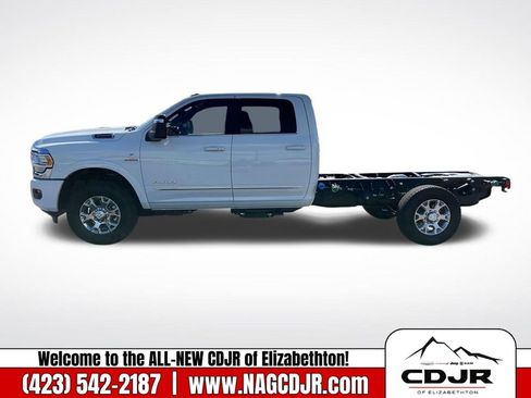 New 2024 RAM 3500 Limited image 7